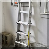 T03. Gorilla ladder. 